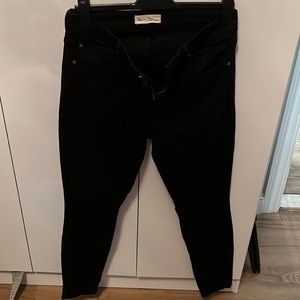 Gap Curvy True Skinny Jean in black size 31